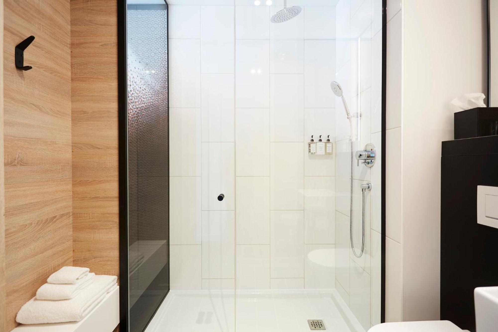 Escad Quartier Dix30 Hotel