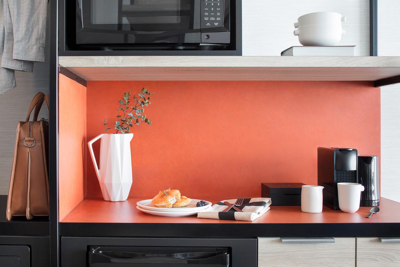 Escad Quartier Dix30 Hotel Brossard