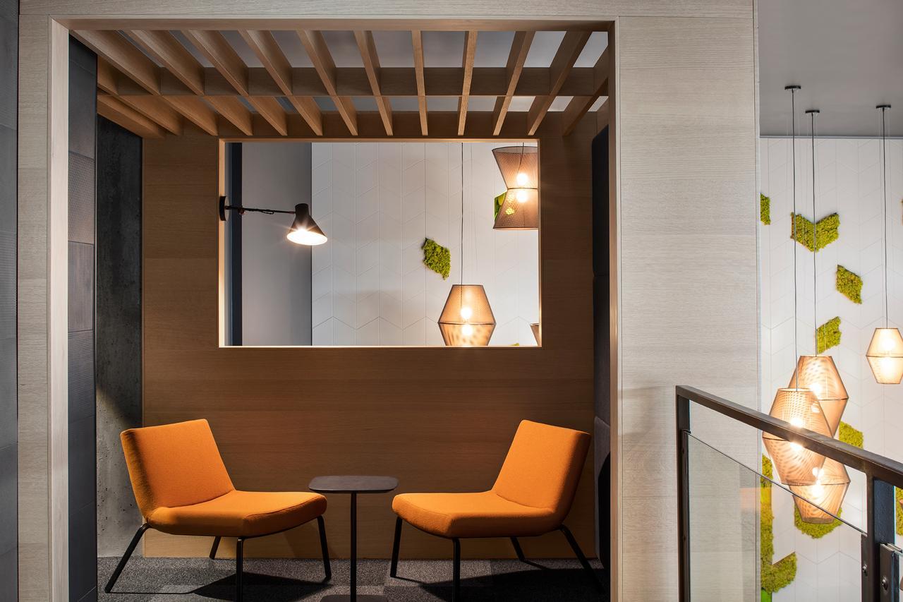 Escad Quartier Dix30 Hotel Brossard