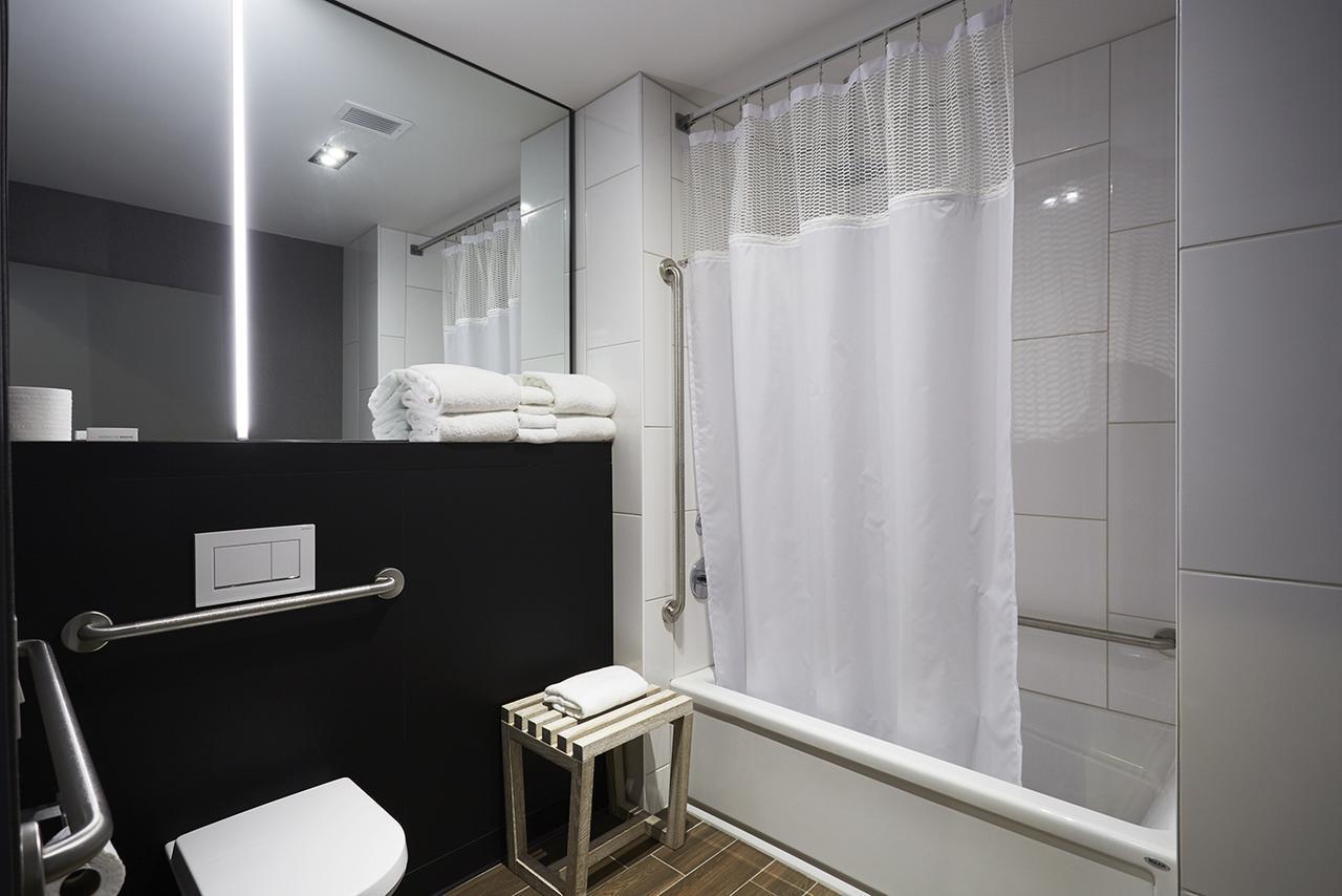 Hotel Escad Quartier Dix30 4*
