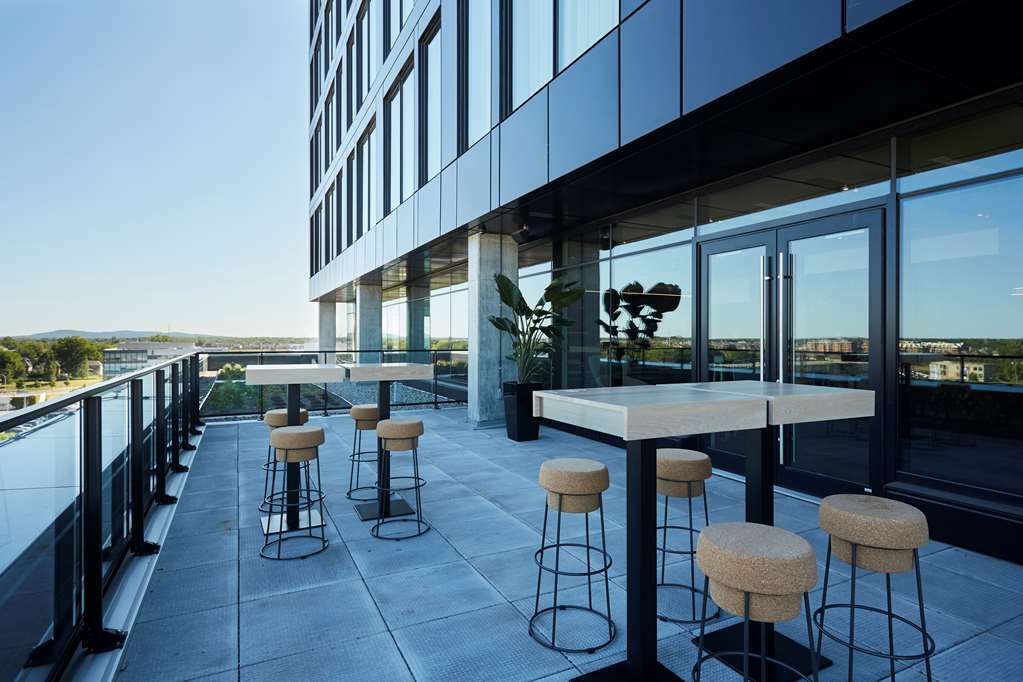 Escad Quartier Dix30 Hotel